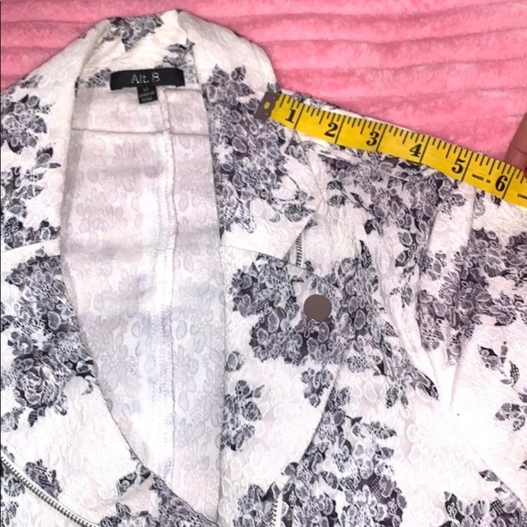 Floral Jacket Size M - Picture 12 of 14